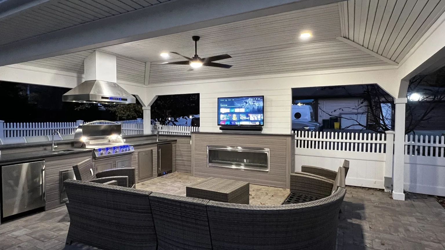 Woodbury covered outdoor kitchen with bar seating and outdoor entertainment